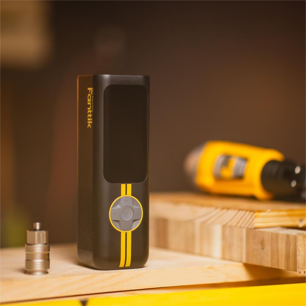 Fanttik S08 female industrial air coupler and pneumatic tool on a wooden surface